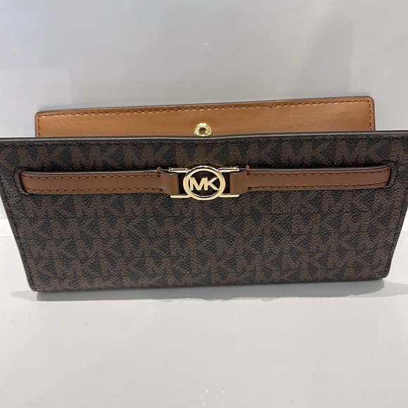 Michael Kors Reed Large Bifold Signature Snap Wallet Card Case 
Brown 
NWT - Picture 9 of 16